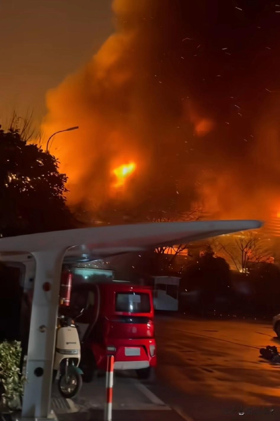 禁止放炮，禁止放炮，又着火了，总有些人爱乱来，什么不管，只管点火
反过来想想专家