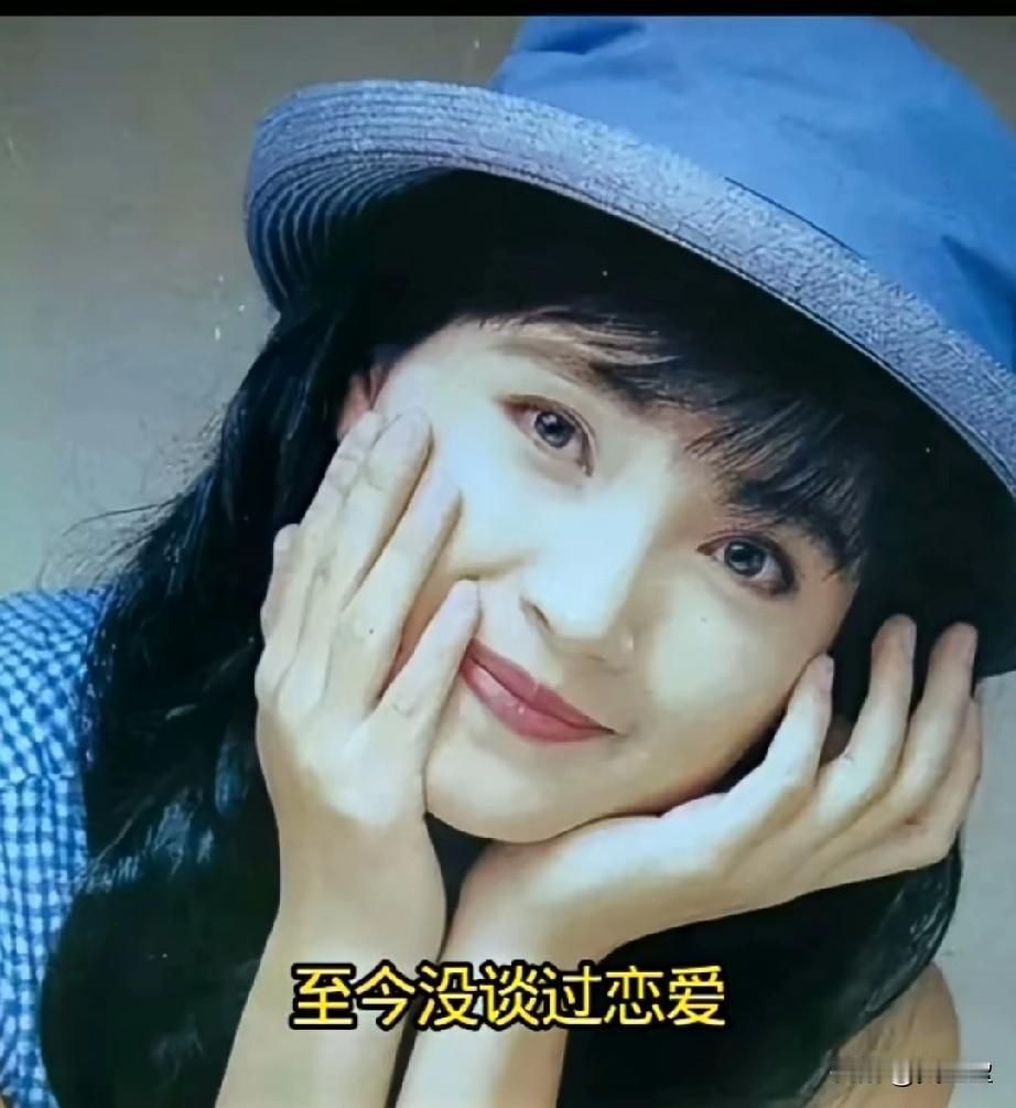 58岁仍是干净之身
至今没谈过恋爱，直言除非是最爱，不然不会献身，被称作军中情人