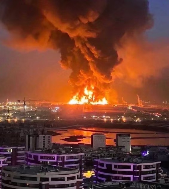 一架伊朗自杀式无人机袭击了位于伊拉克埃尔比勒的美军基地弹药库，引发了二次爆炸和大