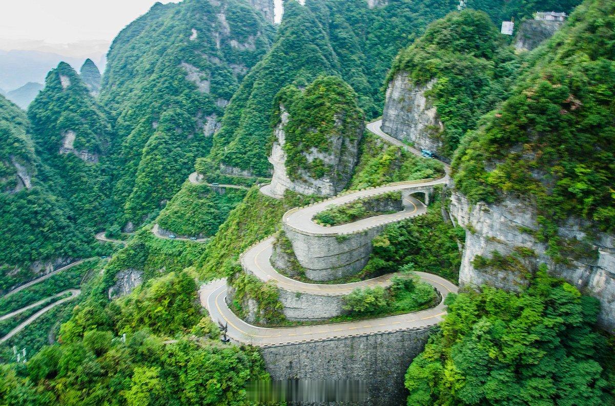 本来这个景区就是个商业性，景区也曾经举办多种活动，甚至下面那条山路也经常漂移，只