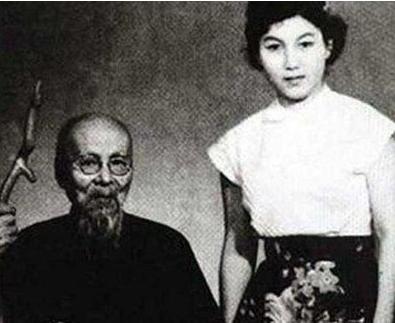 1919年，55岁的齐白石娶了18岁的胡宝珠为妾，齐白石78岁时，胡宝珠已为他生