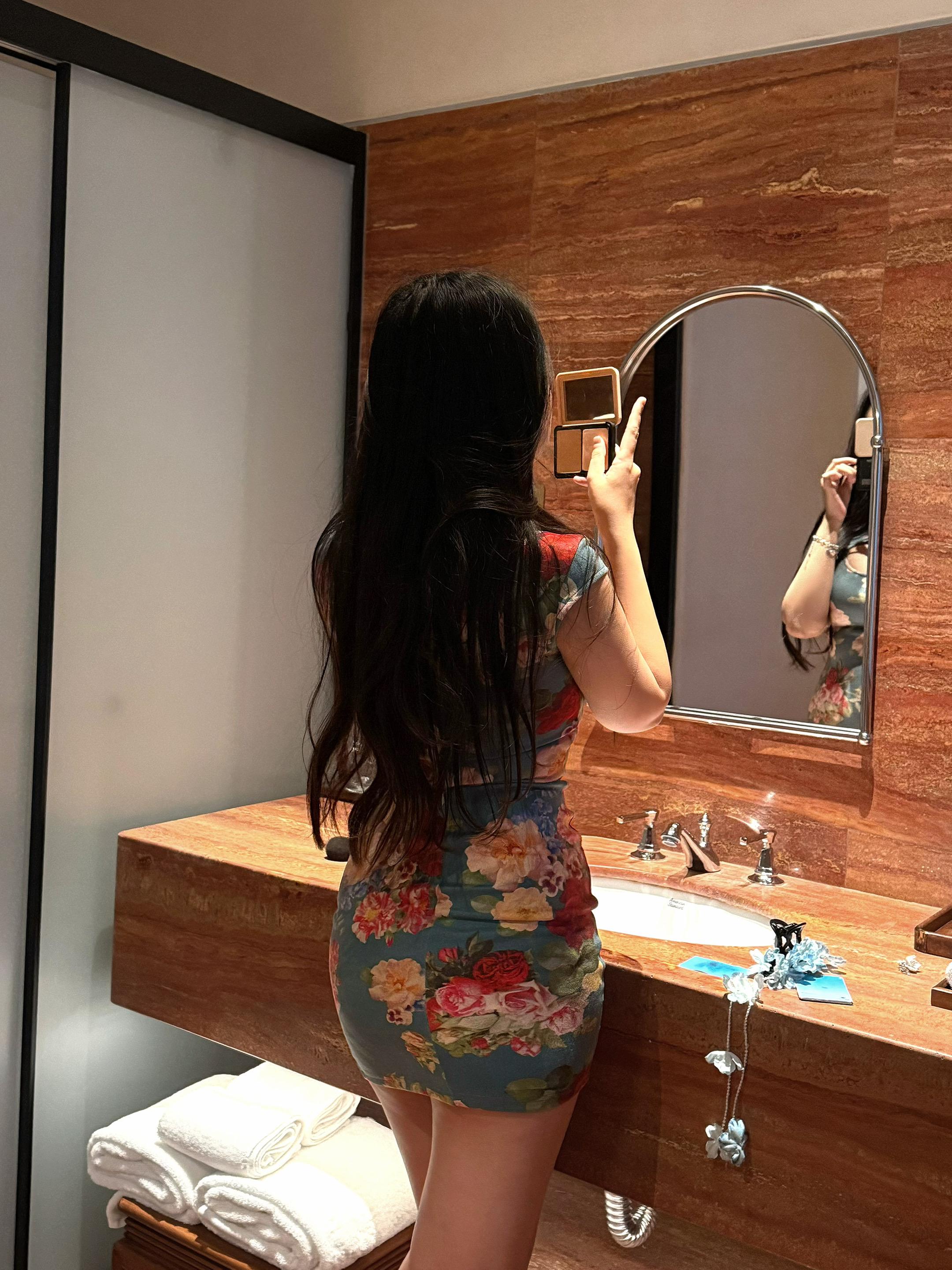 别人和你比起来都索然无味。