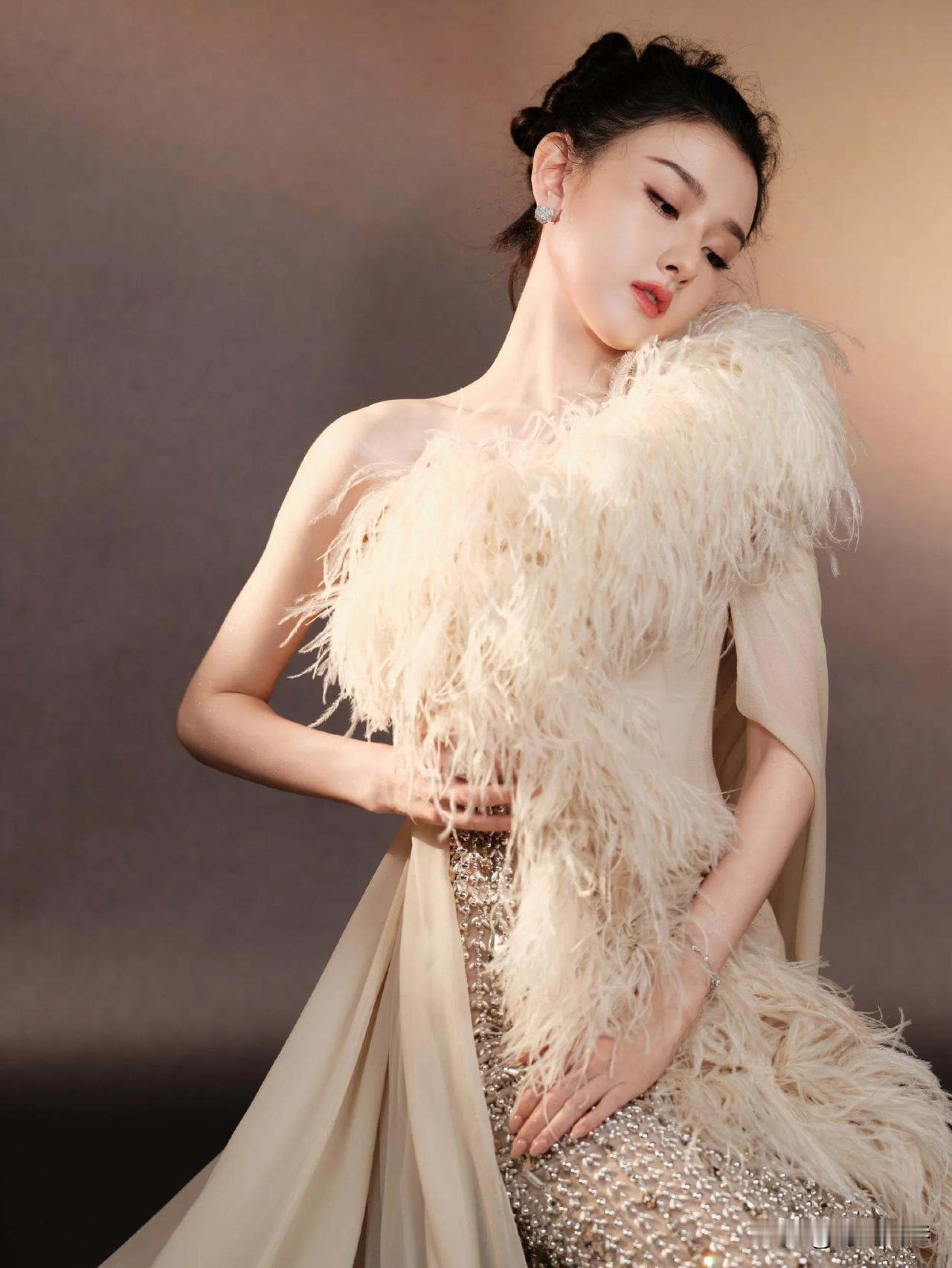 宋祖儿的娃娃脸显得好减龄，清纯甜美的像个高中学生。宋祖儿 宋祖儿演技实力