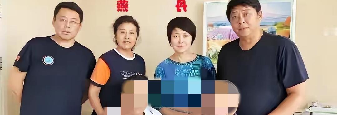 敬一丹有姐弟四人，有两个哥哥一个姐姐。他们平时很低调，虽然家里出了一个大名人。但