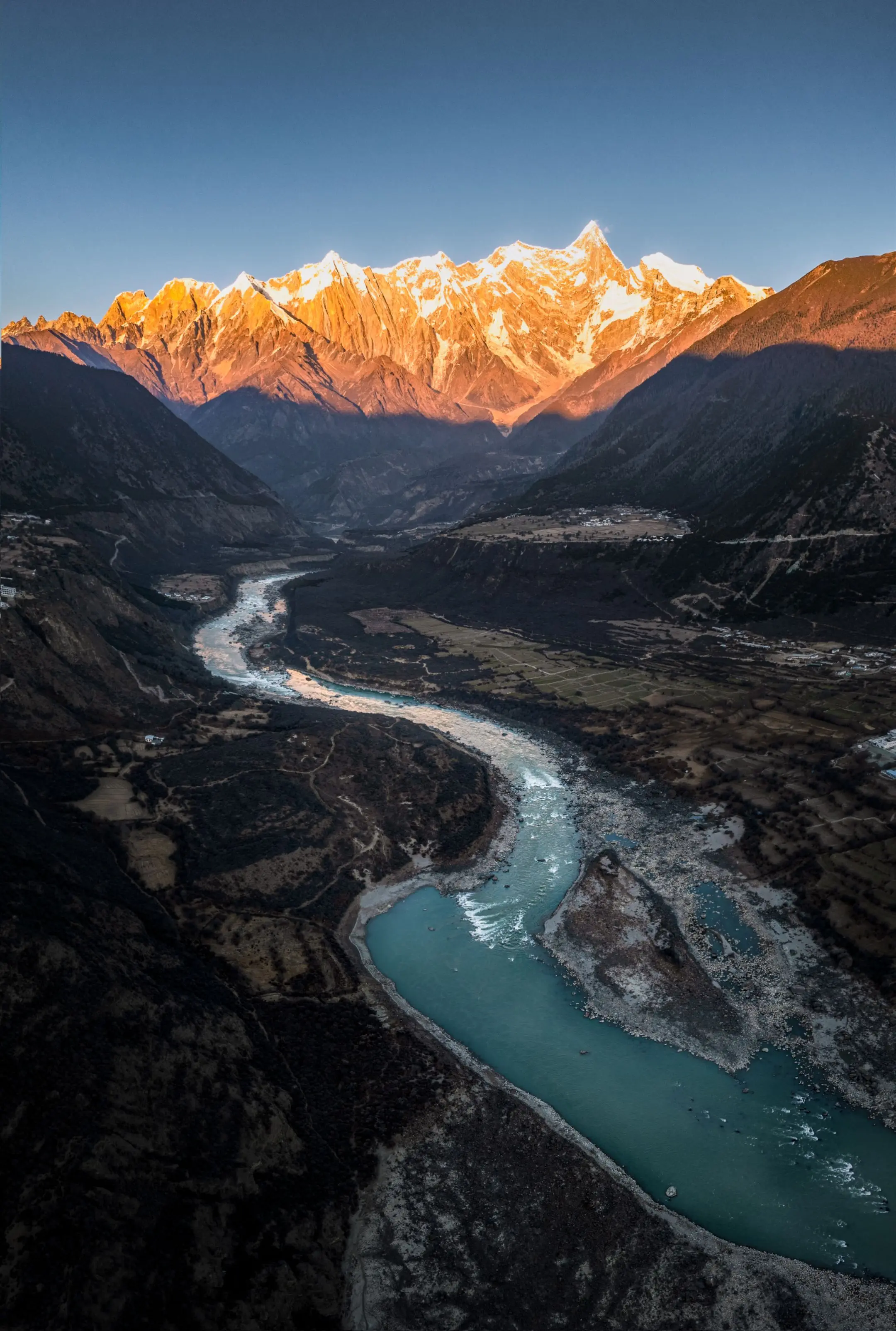 十人九不遇的南迦巴瓦峰日照金山也是见到了。喜马拉雅山脉的尽头 雅鲁藏布...