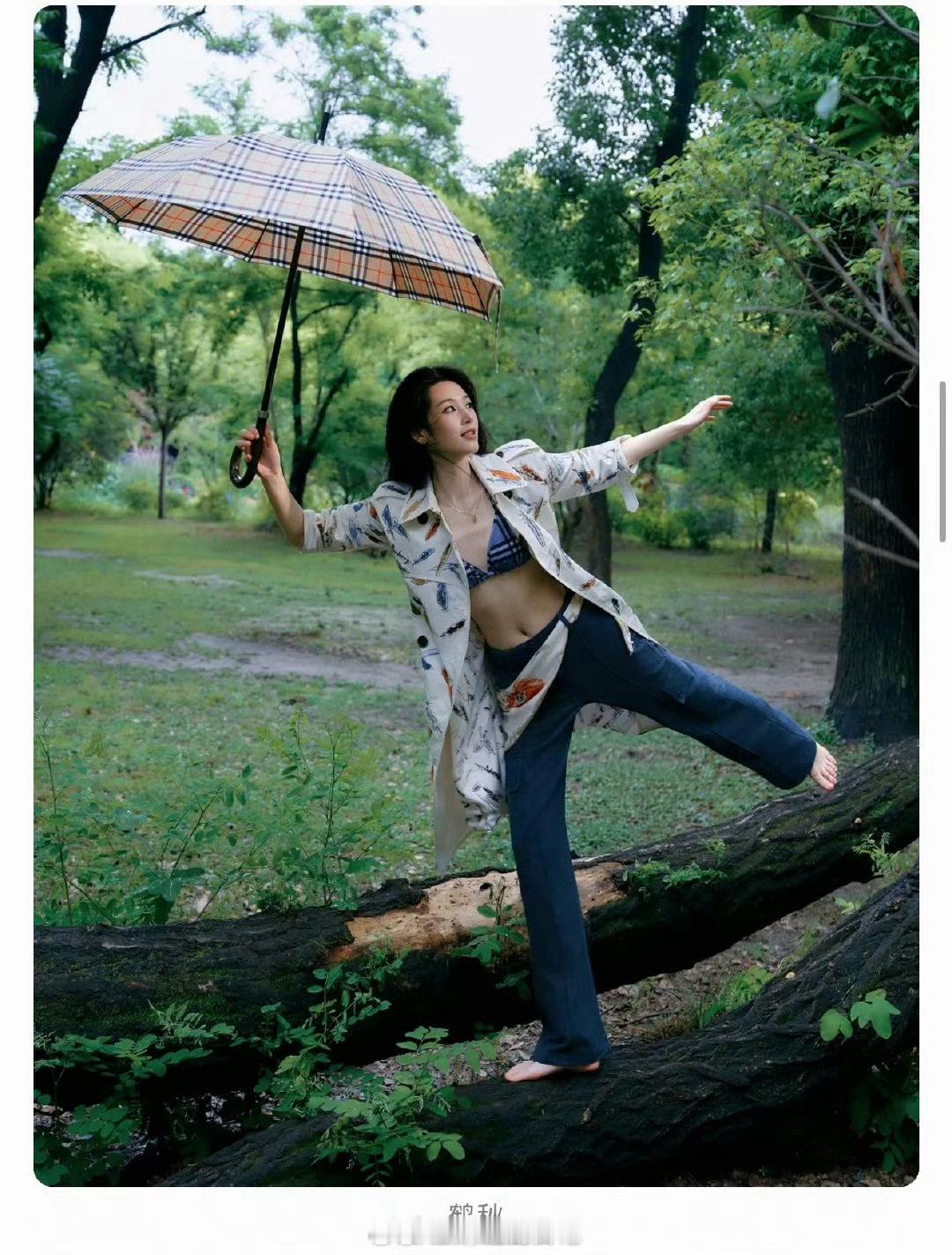 VOGUE出发图欧阳娜娜跑去当野人了吗？😂选出了两个造型灾难的，欧阳娜娜的鹤秋