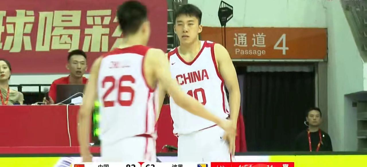 7月27日晚，中国男篮与波黑男篮进行了一场热身赛，结果中国队以90比70战胜了对