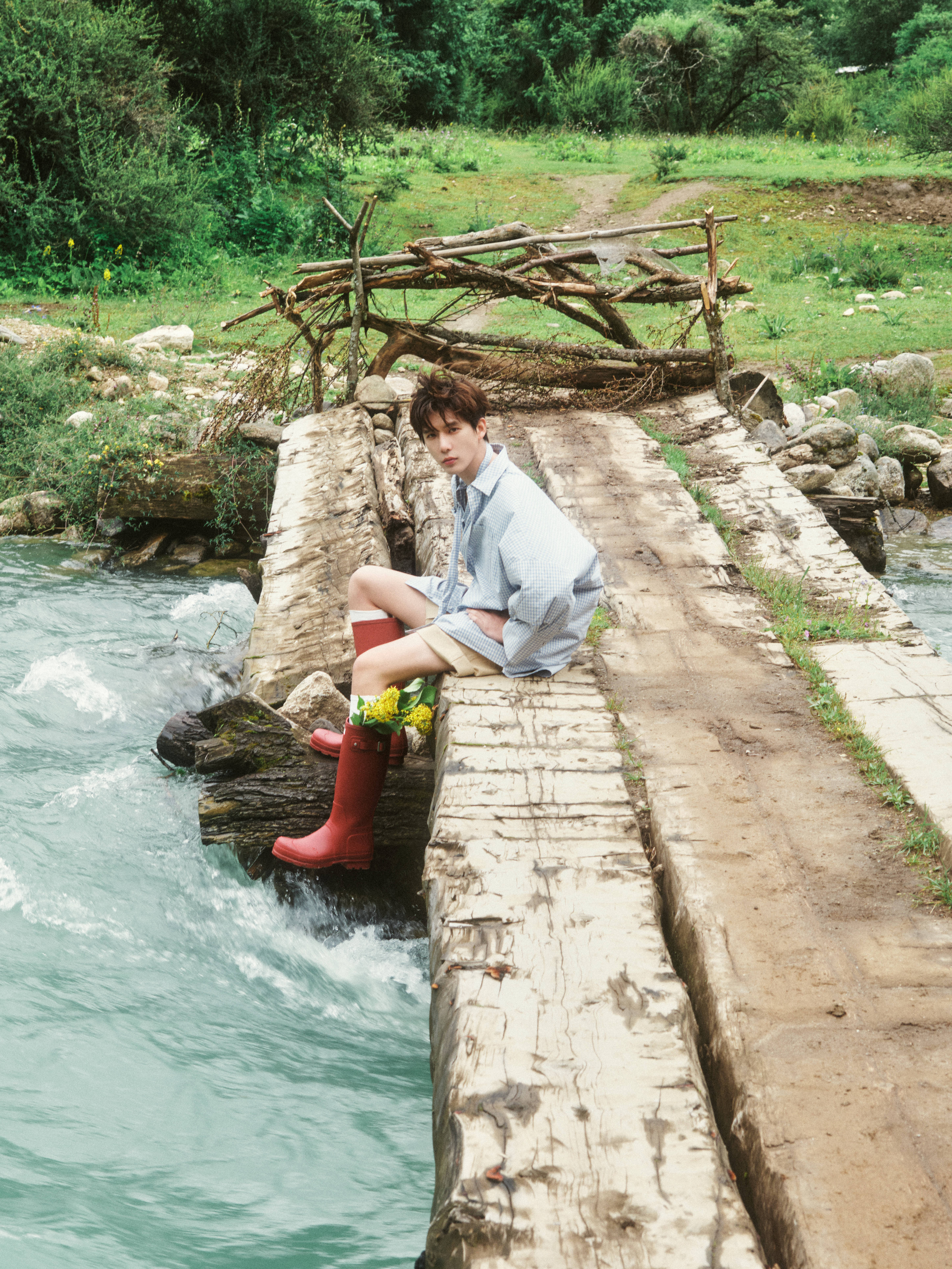 这样的老王哥我根本eat不到，王安宇你怎么穿着连体裤就去了啊，这可咋上厕所嘞 