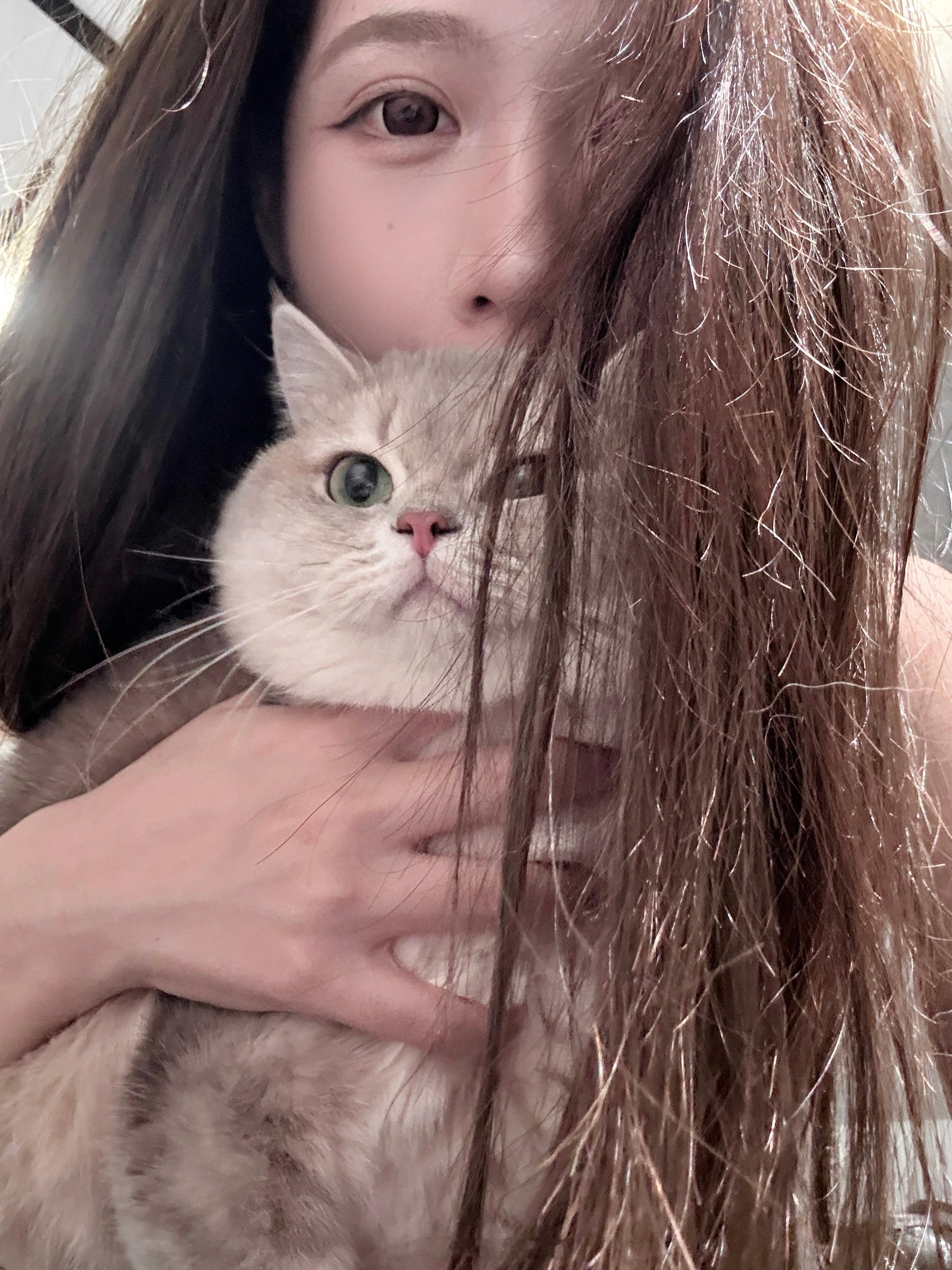 我又抓着我崽拍照了 想换头像 哪个适合当头像呀 ​​​