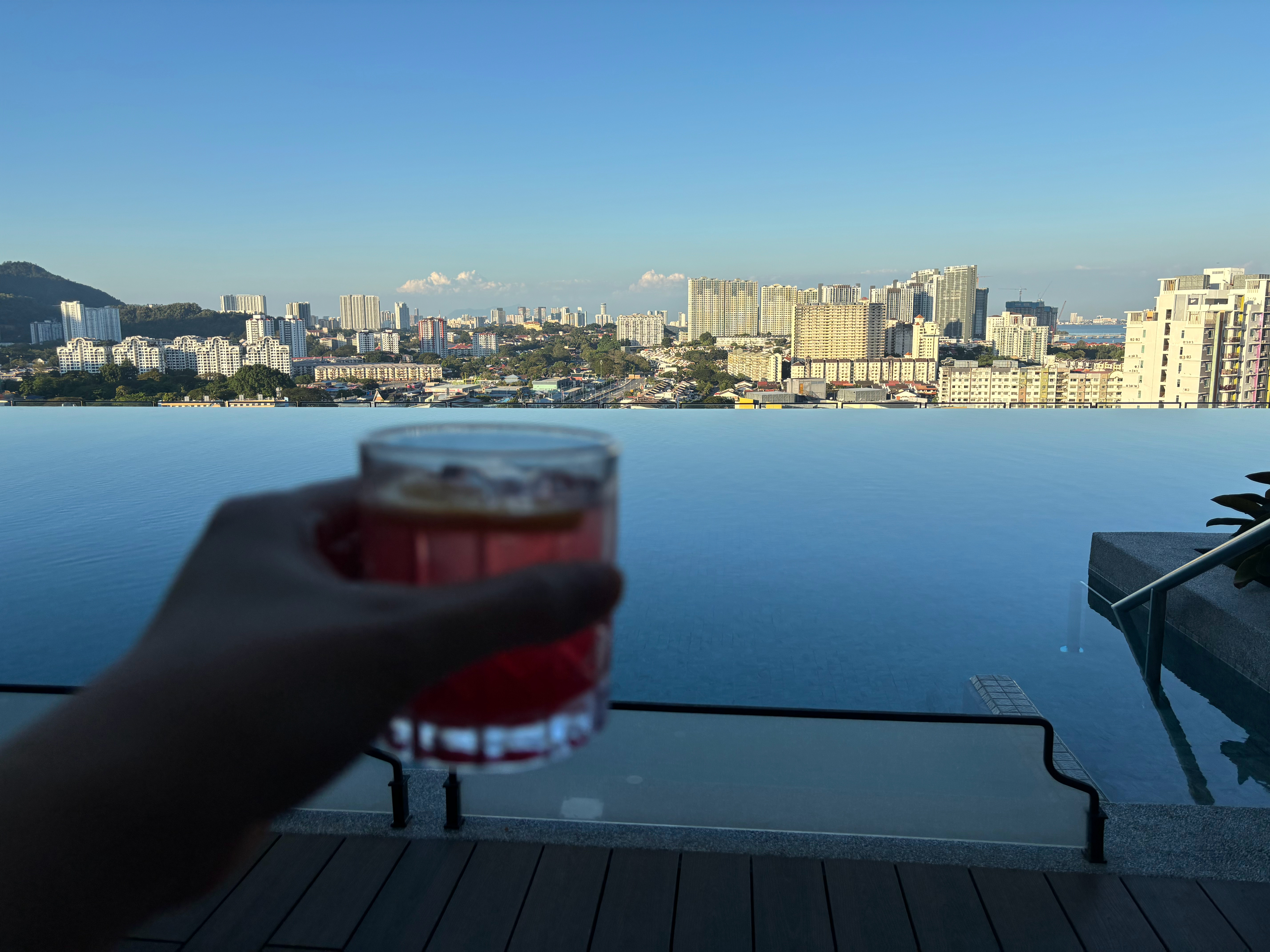 这杯我敬文森特和克莱伯，愿二位早日在其他球队发光发热。 