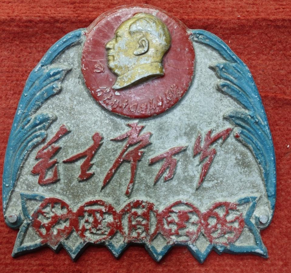 “万岁”口号承载着深厚的情感与力量。“中国共产党万岁”，自1922年党的二大宣言