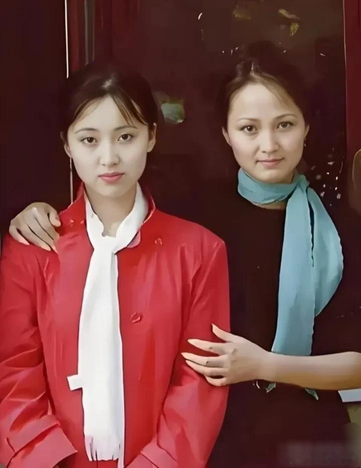 林黛玉和平儿合影，陈晓旭这气质绝了[赞] 