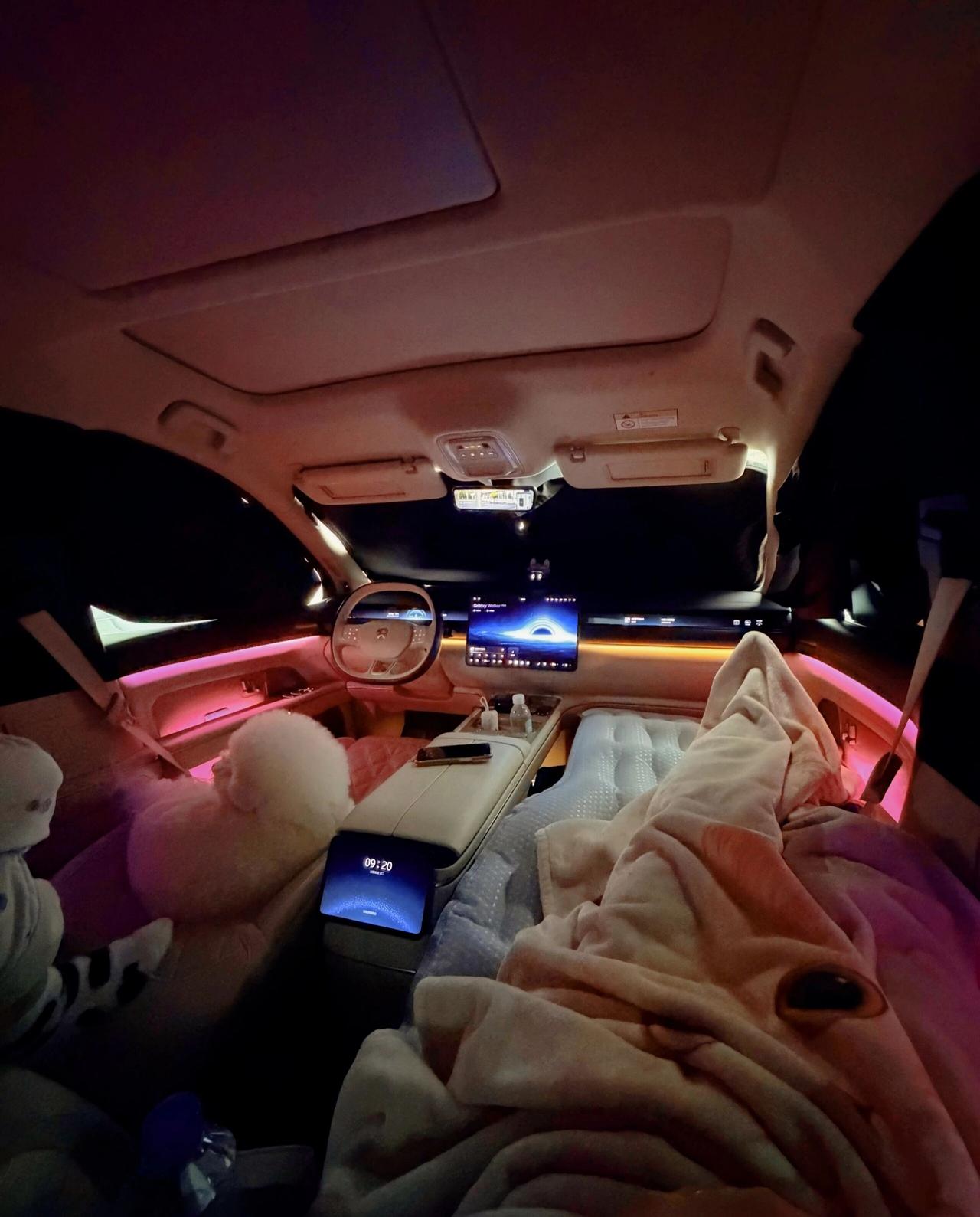 冬季自驾赶路首选ES8？和老婆在车里过夜，舒适感直接拉满？广西自驾赶路，在服务区