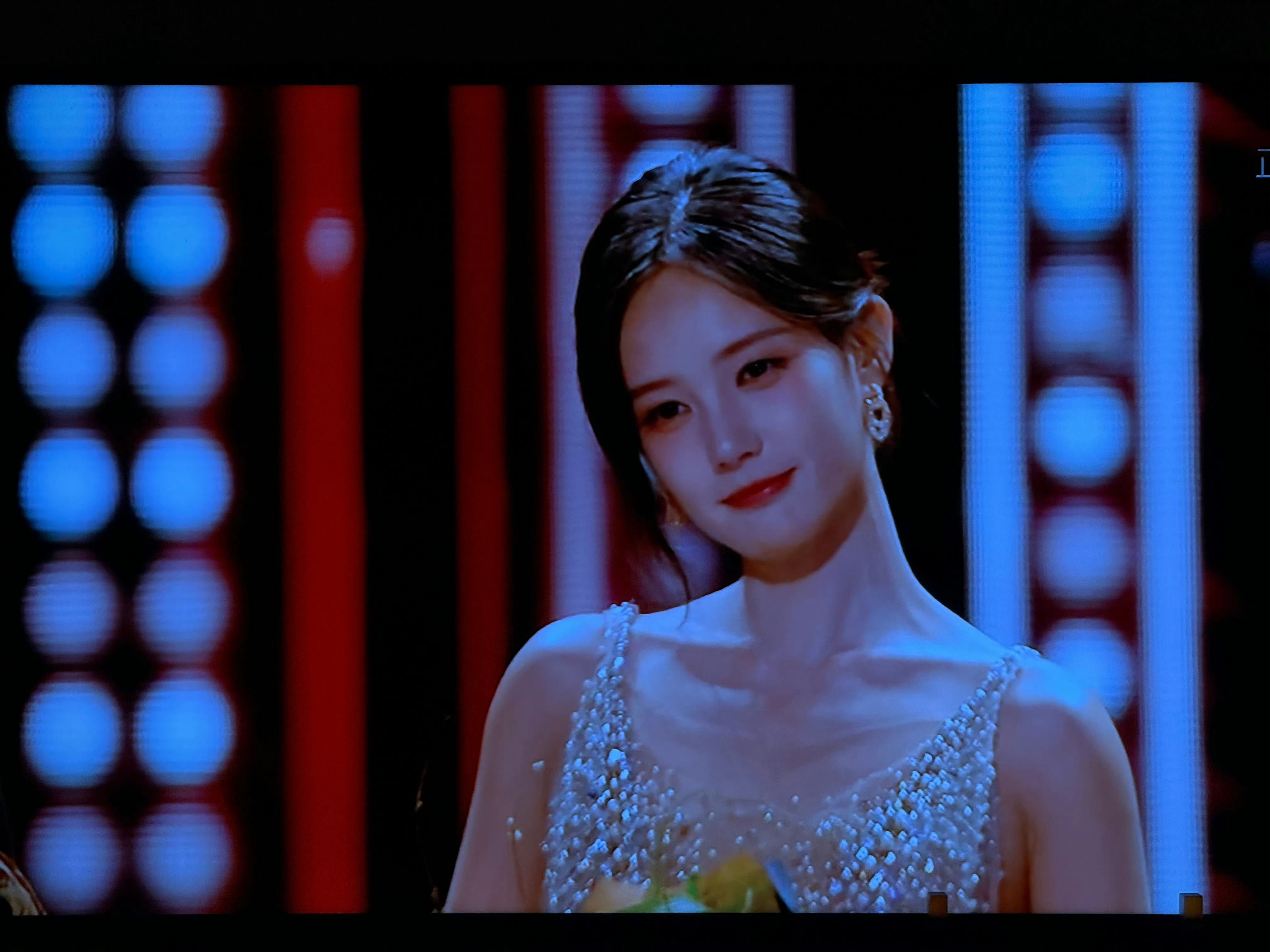 李一桐领奖哭了  看到李一桐领奖哭了，真的是让人觉得很有感触了呀，其实我们姐姐在