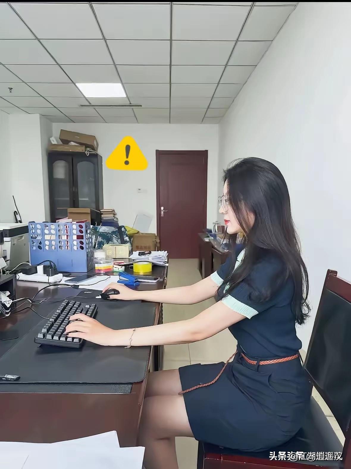 春日生活打卡季上班摸鱼中[星星眼]