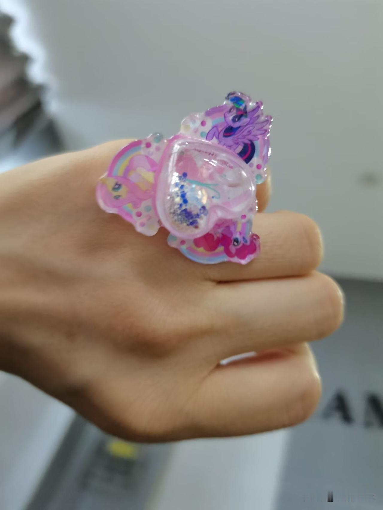 每个人到了一定年纪，都会发现，​感情温度，其实是经历给的。​是的，温度来源于遭遇