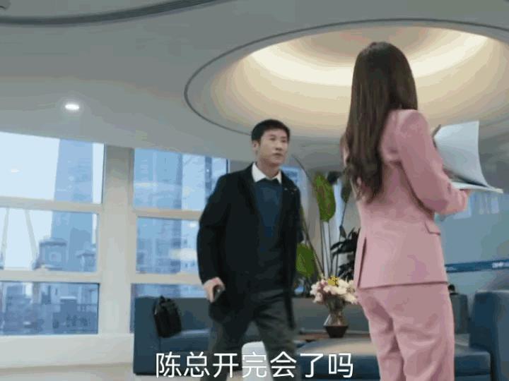《凡人歌》最新预告李晓悦跟着那伟创业，那伟去求人人家连面都不见。沈琳进了老同学的