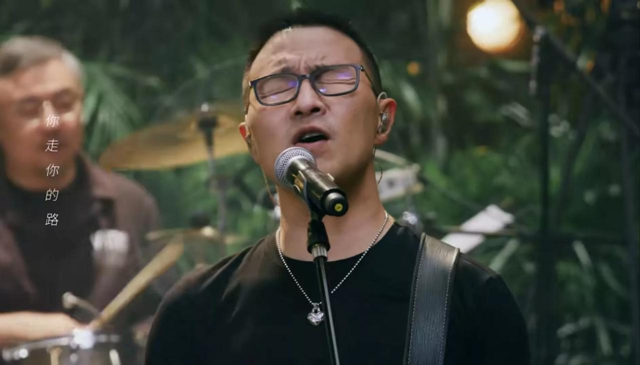 汪峰这是让别人无路可走的节奏吗？
看看这歌词写的！