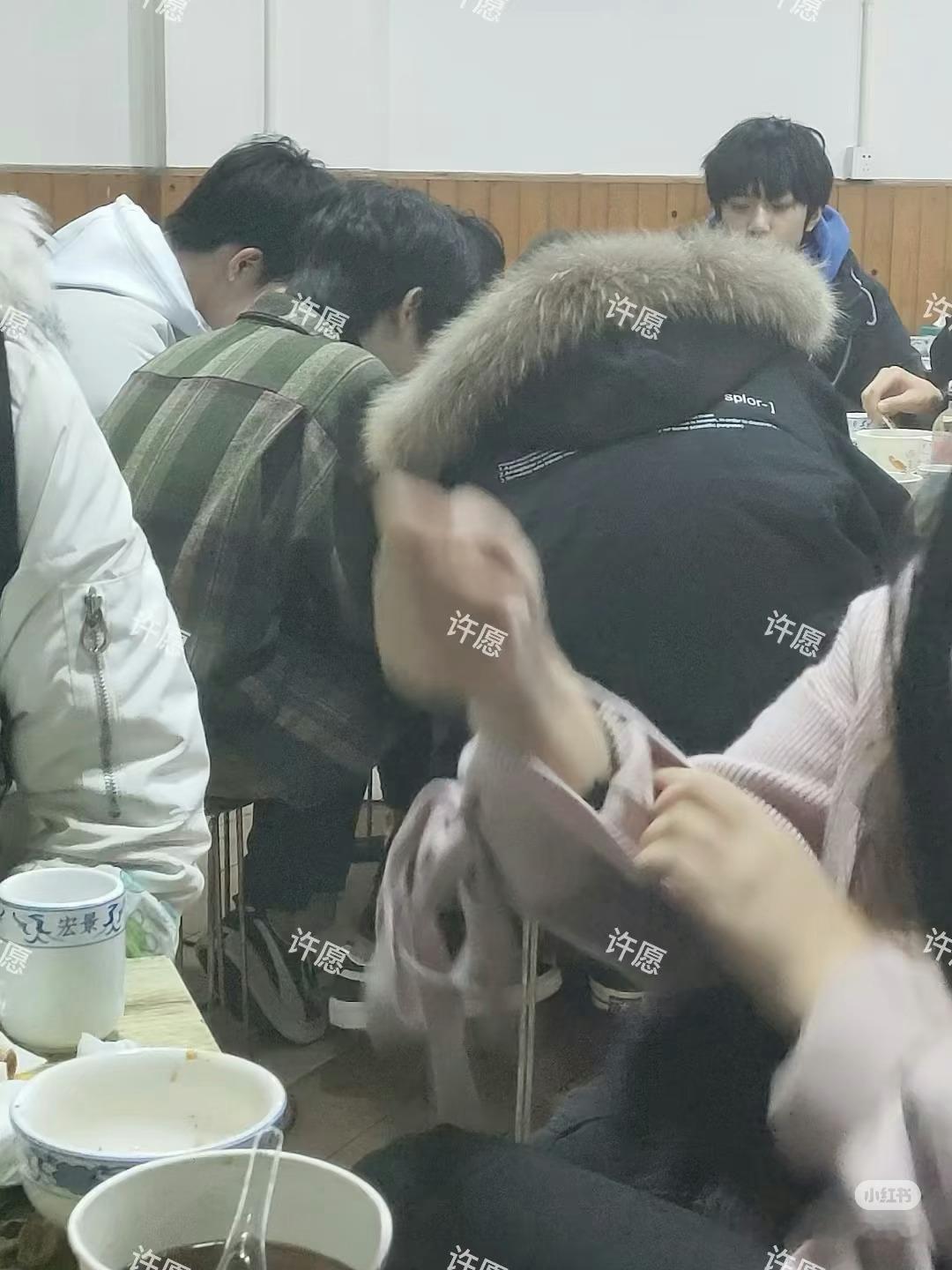 2018年运动会结束8人聚餐 