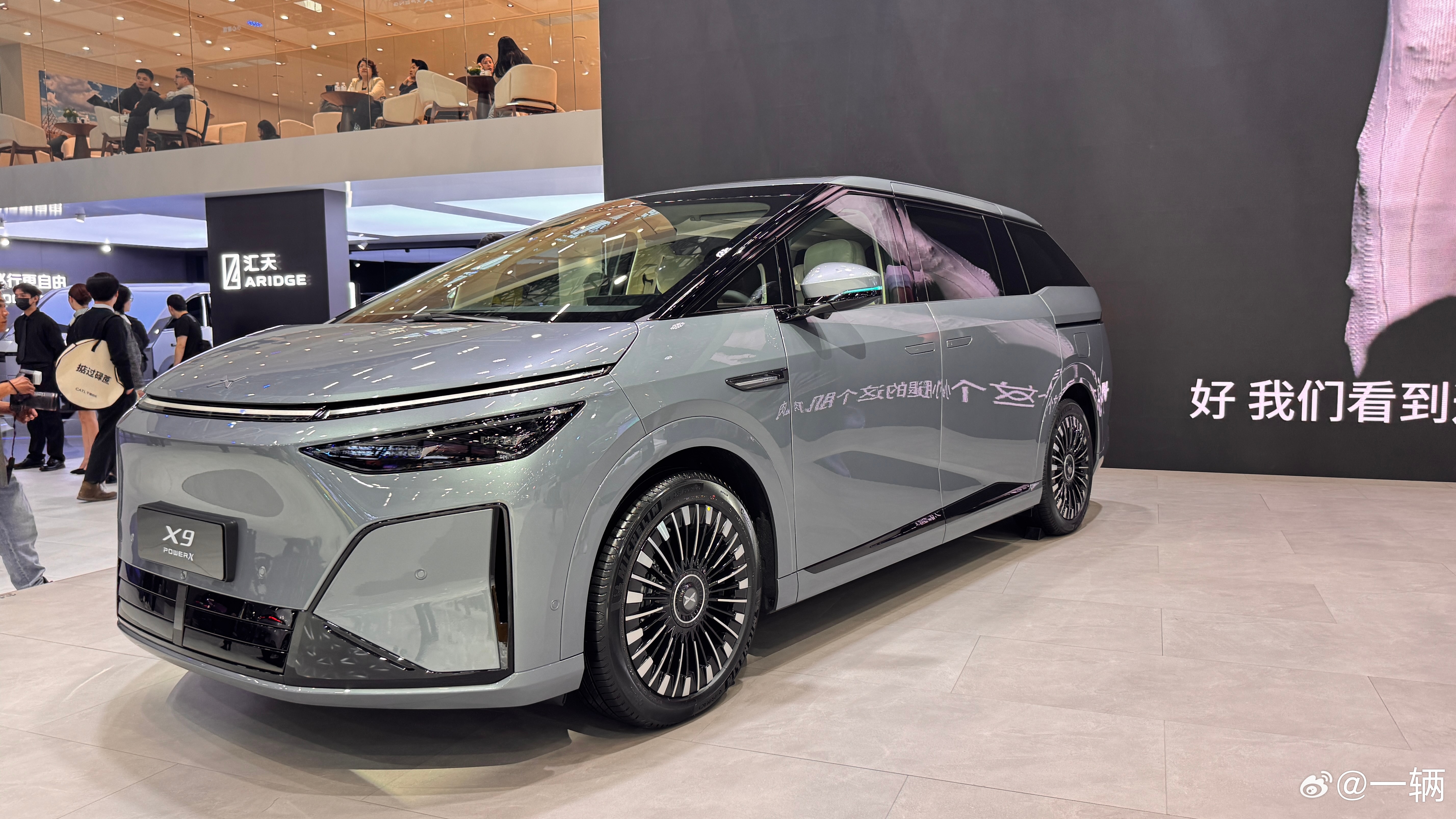 不知不觉，小鹏已经第100万台车下线啦！100万，是小鹏汽车的里程碑今年是他们跨