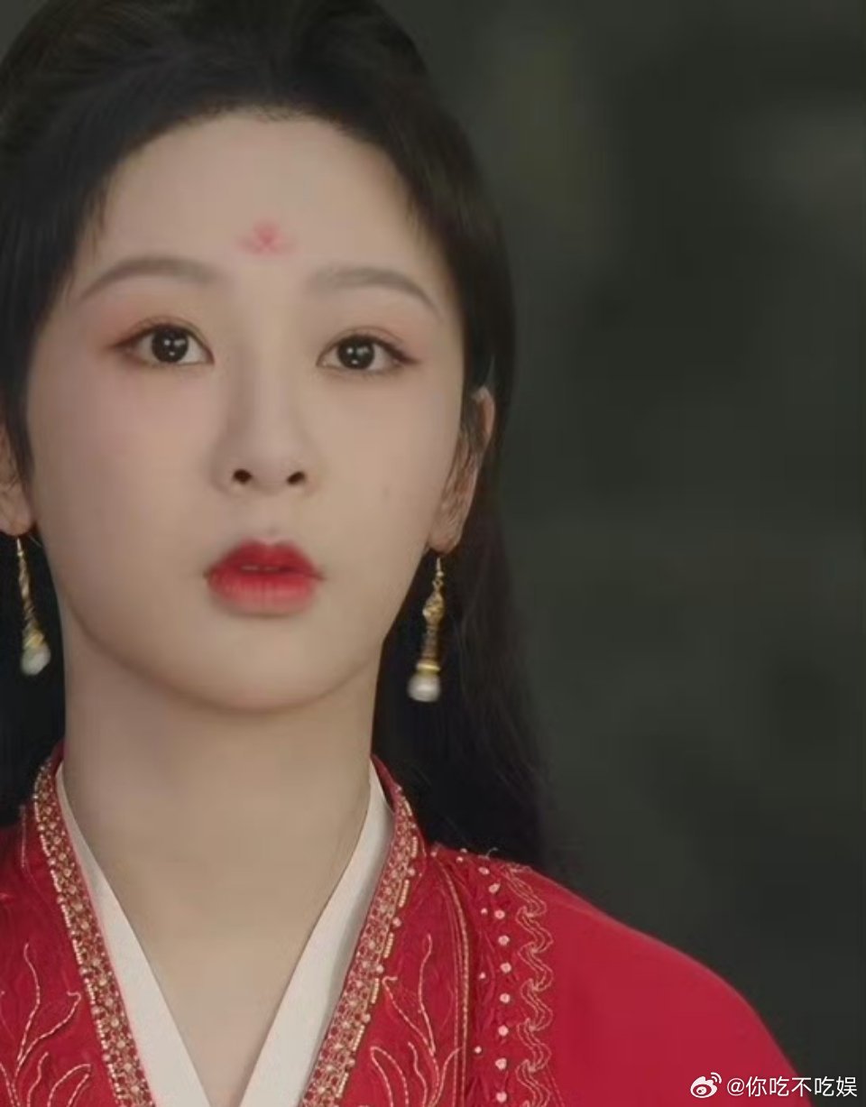 杨紫这脸比檀健次大一圈[允悲] ​​​