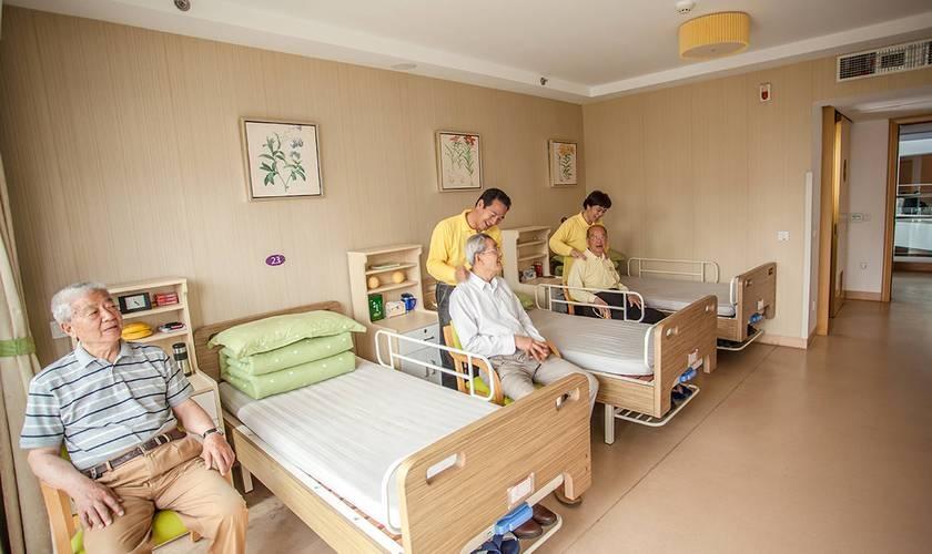 十五五这四类人群将直接受益

“十五五”规划的开启，谁将从中受益？告诉大家：养老