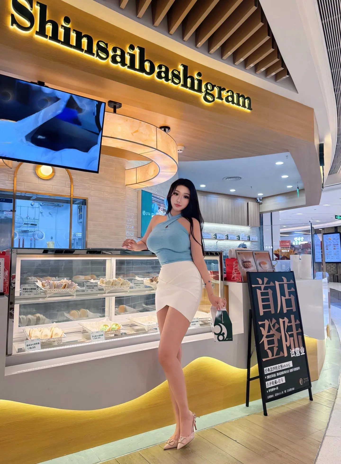 今天的你对我爱答不理 明天的我还来找你。