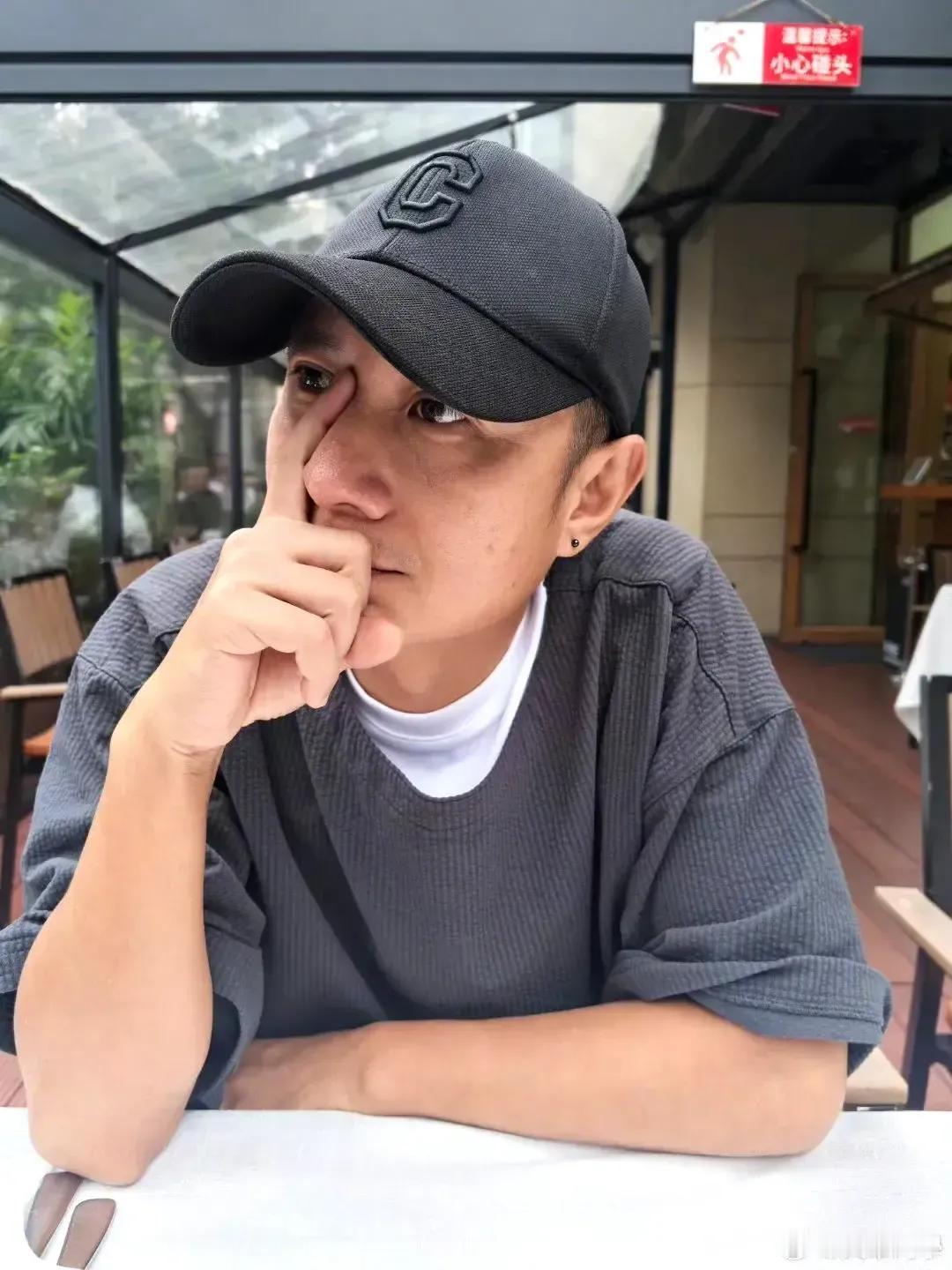 文章车里疑似坐着姚笛，却遭到很多人的祝福，竟然希望他们在一起。

十几年前这两人