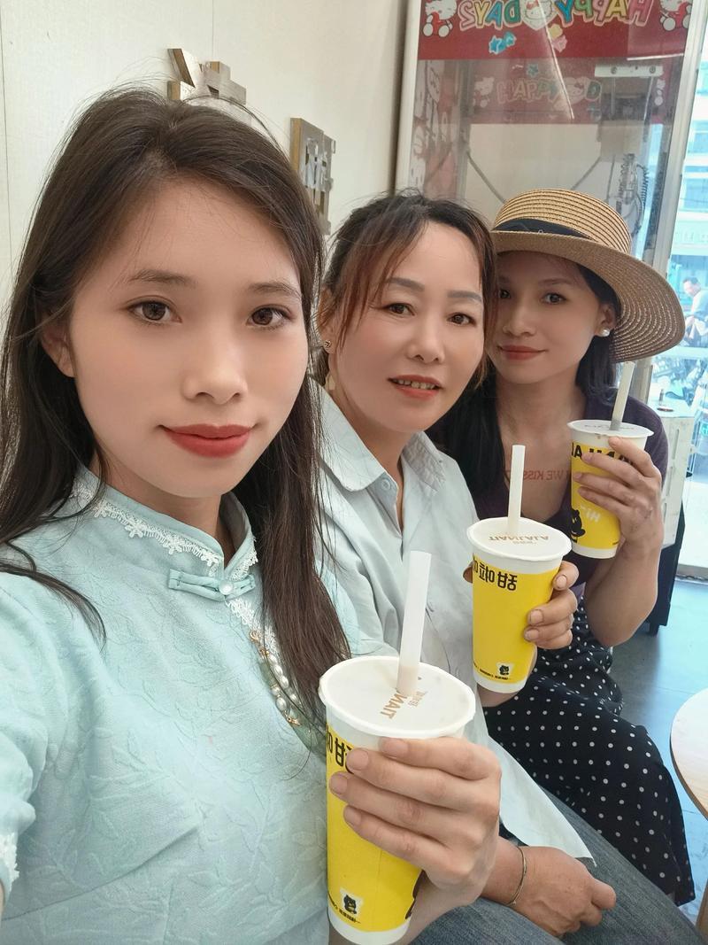 这种比赛，你们想参加吗？
6月28日，深圳市开展首届千人喝奶茶大赛，从下午2点喝