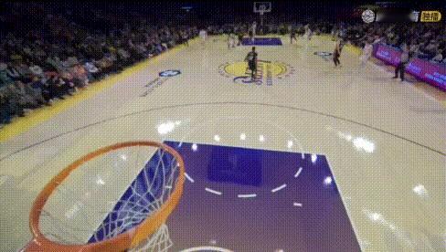 好离谱——东契奇这手感，库里看了都得说卧草！
图1：哨响后后场超远；图2：犯规后