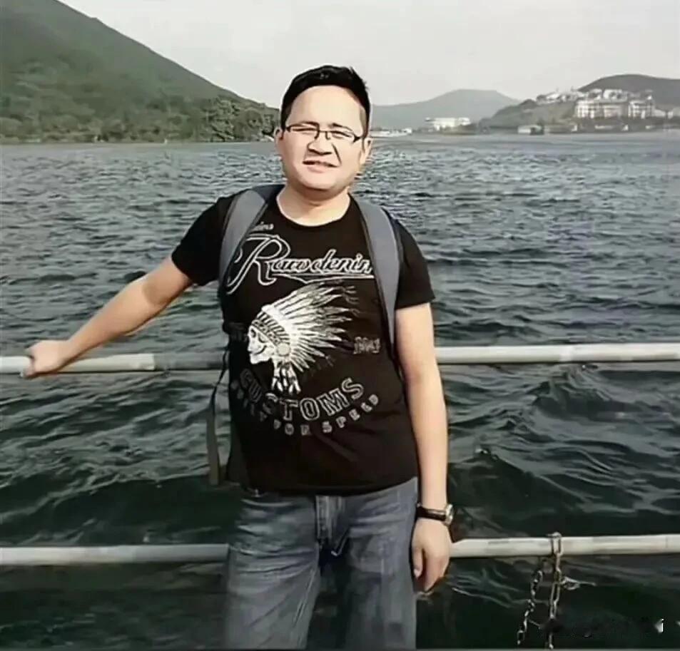 江西籍退役军人高武，以他最后的托举，被庄严追记一等功。
生命大于天，关键时刻，把