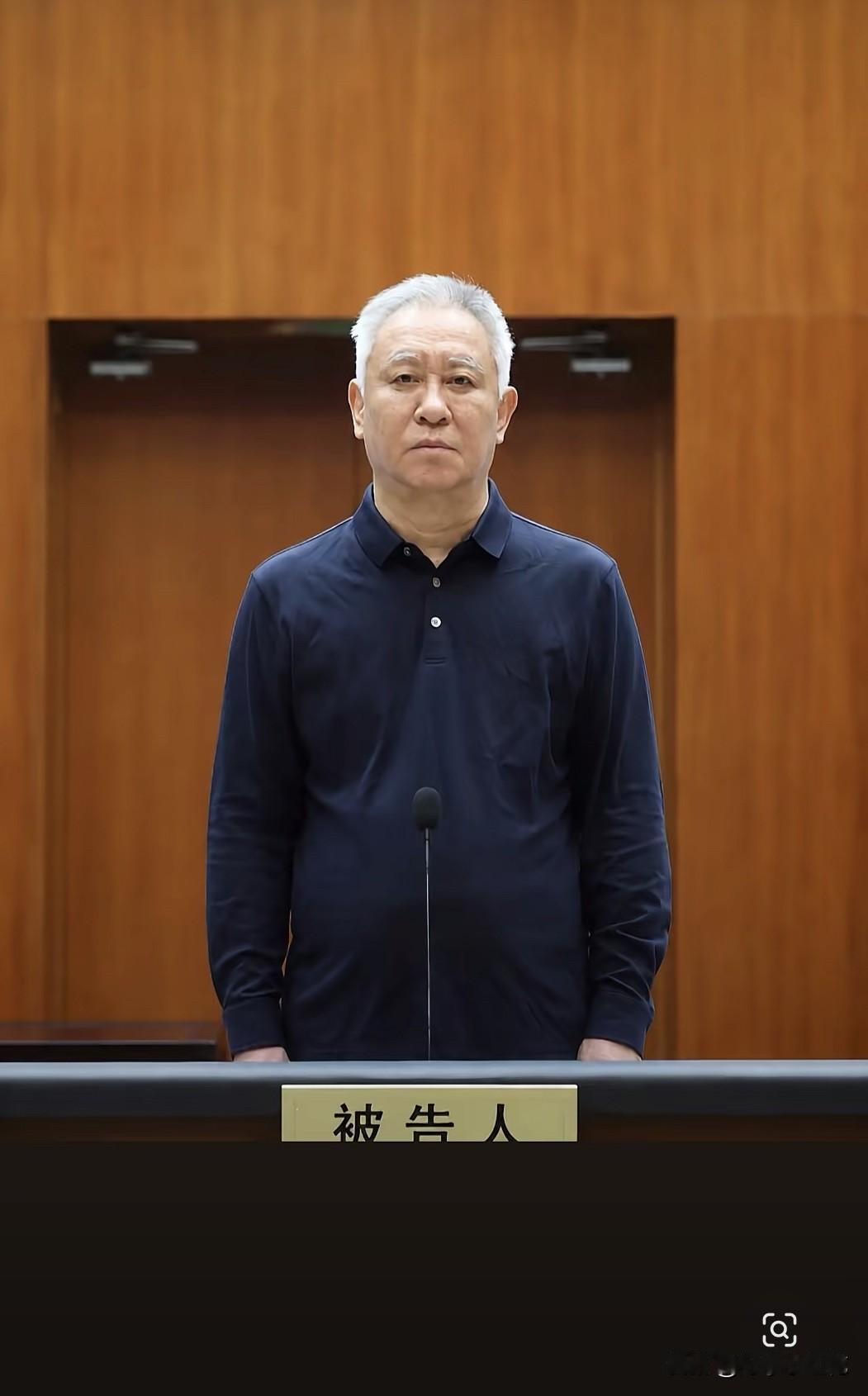 老许盖了一辈子的房子，最后自己却住进了集体宿舍。如果资产达到上亿的时候及时收手，