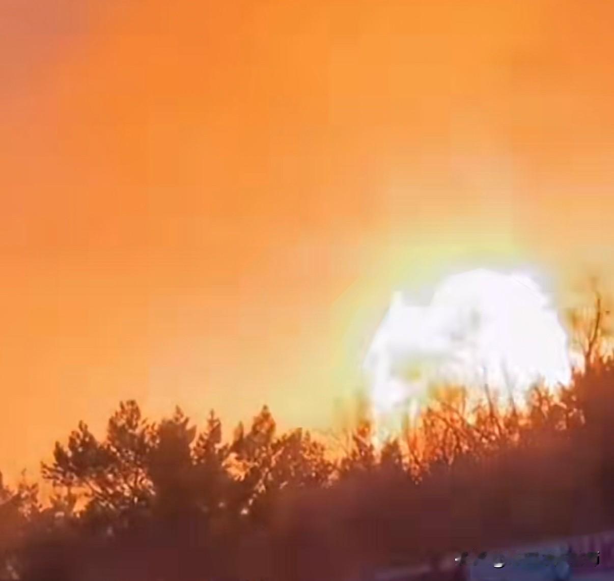 西伯利亚天然气管道爆炸，巨大火球腾空而起！西伯利亚鄂木斯克俄罗斯天然气管道爆炸哈