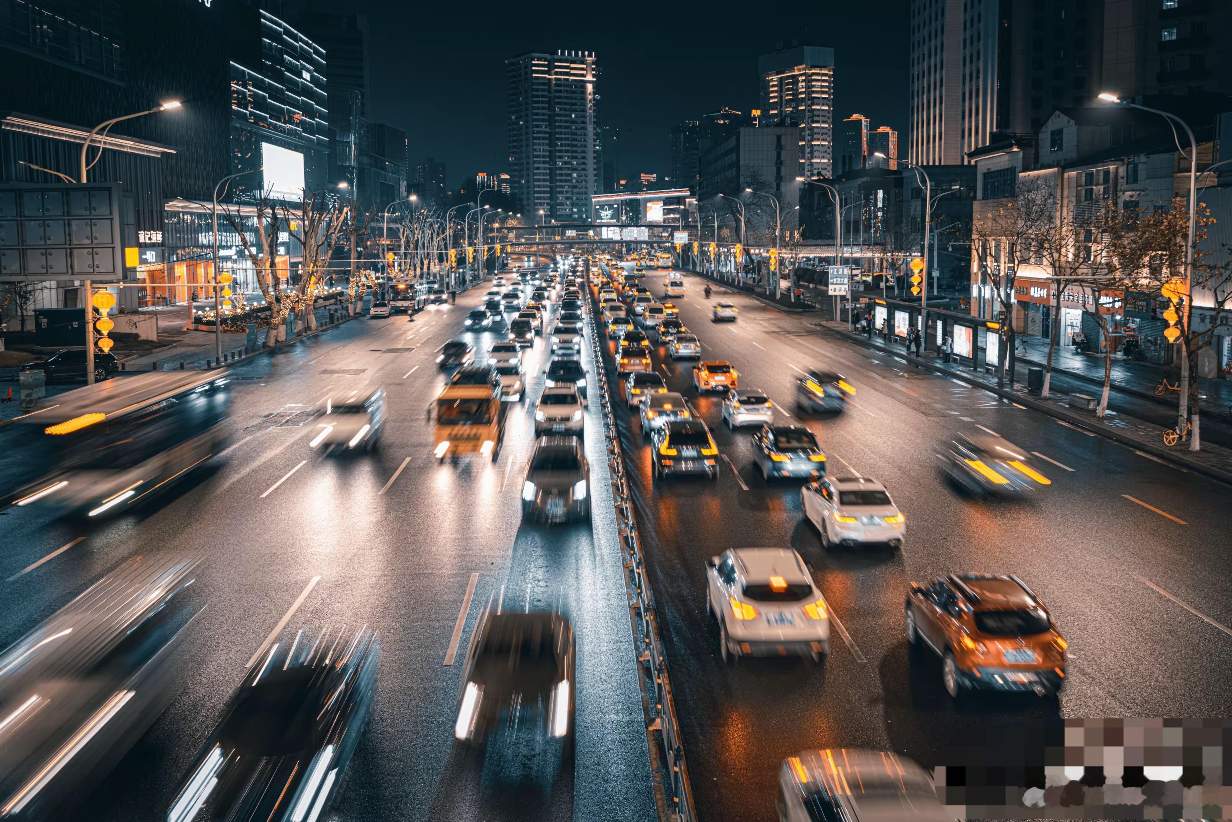 汽车[超话]  汽车价格战席卷中国市场：新一轮汽车价格战席卷中国市场。比亚迪官宣
