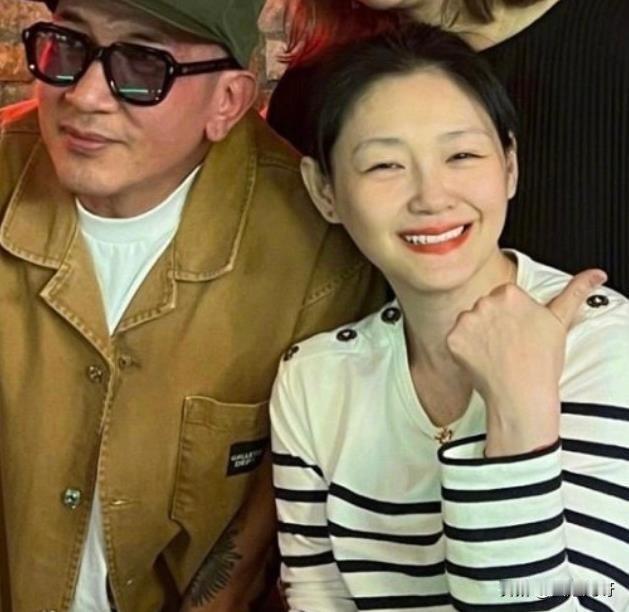 具俊晔大S高调秀恩爱！
具俊晔开办演唱会，结束后不仅带着老婆大S吃了庆功宴，还学