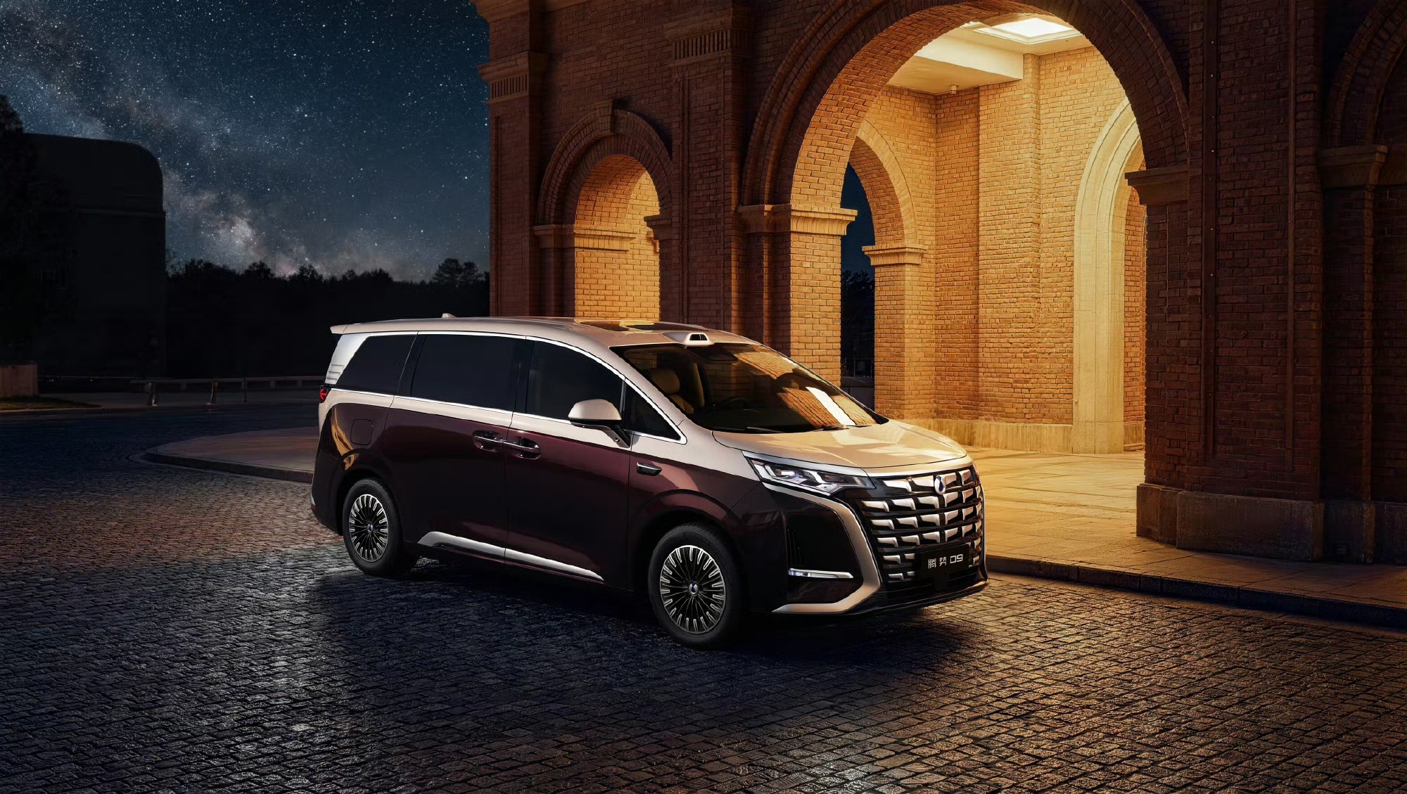 豪华MPV标杆第二代腾势D9 35万起这下好了，全球唯一破30万销量新能源MPV