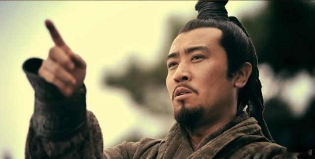 刘备是怎么从一介平民成为一代枭雄的？

提起三国，没人能绕开刘备。这个顶着“中山