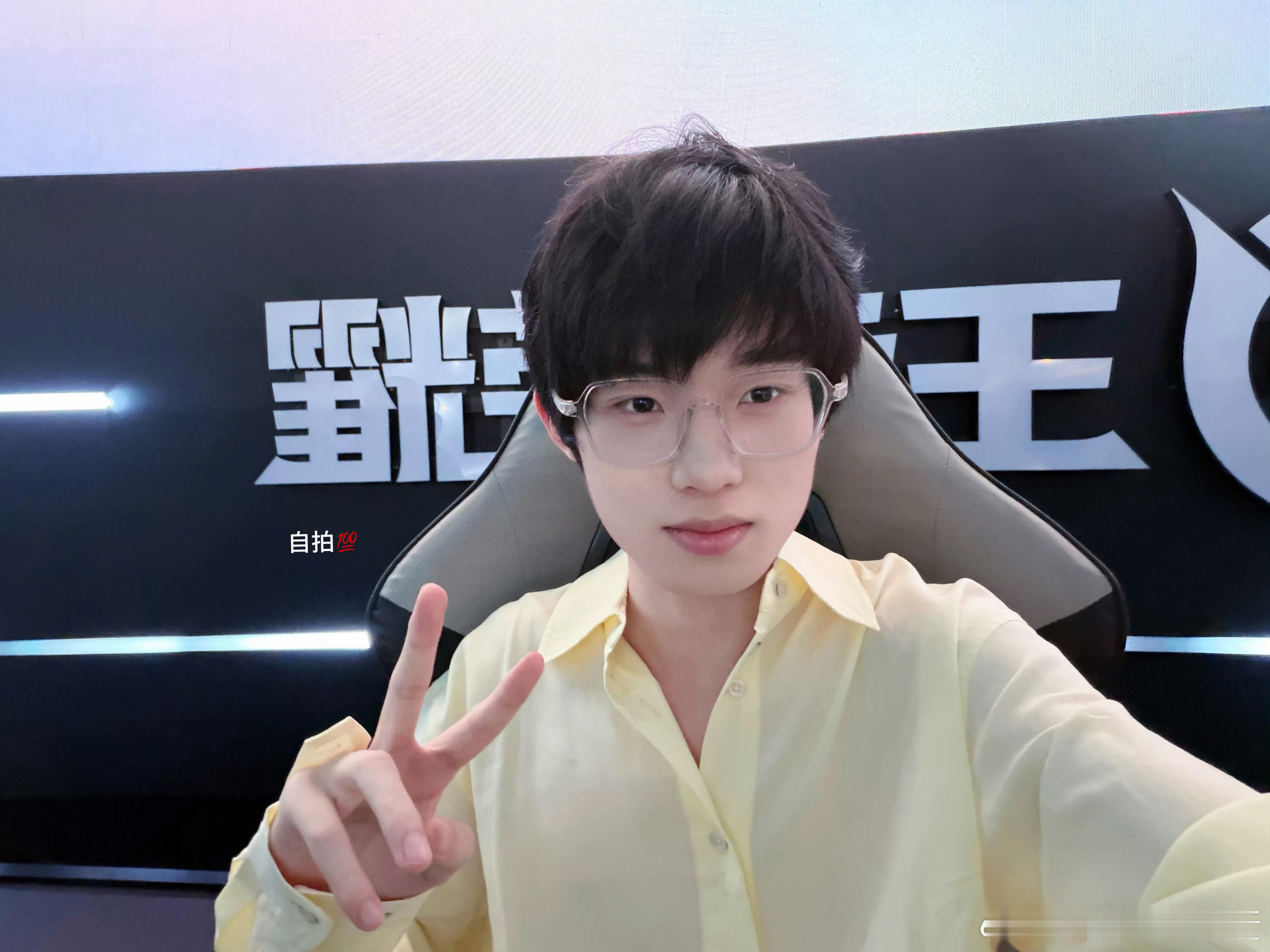 珍惜这个钕猪播开播前最后一点清纯的样子好吗 一会要被玩得找不着北了 ​​​