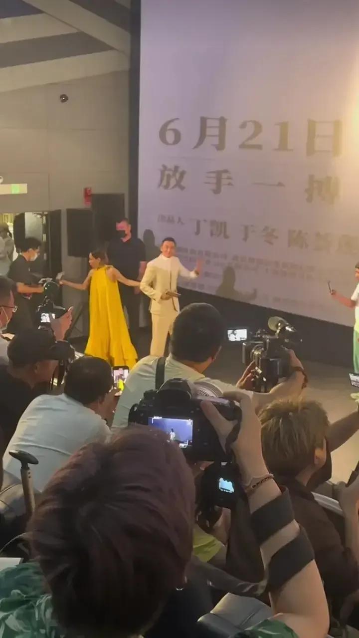 周润发携手发嫂参加北京首映展

      周润发，这个名字似乎已经成为了一个传