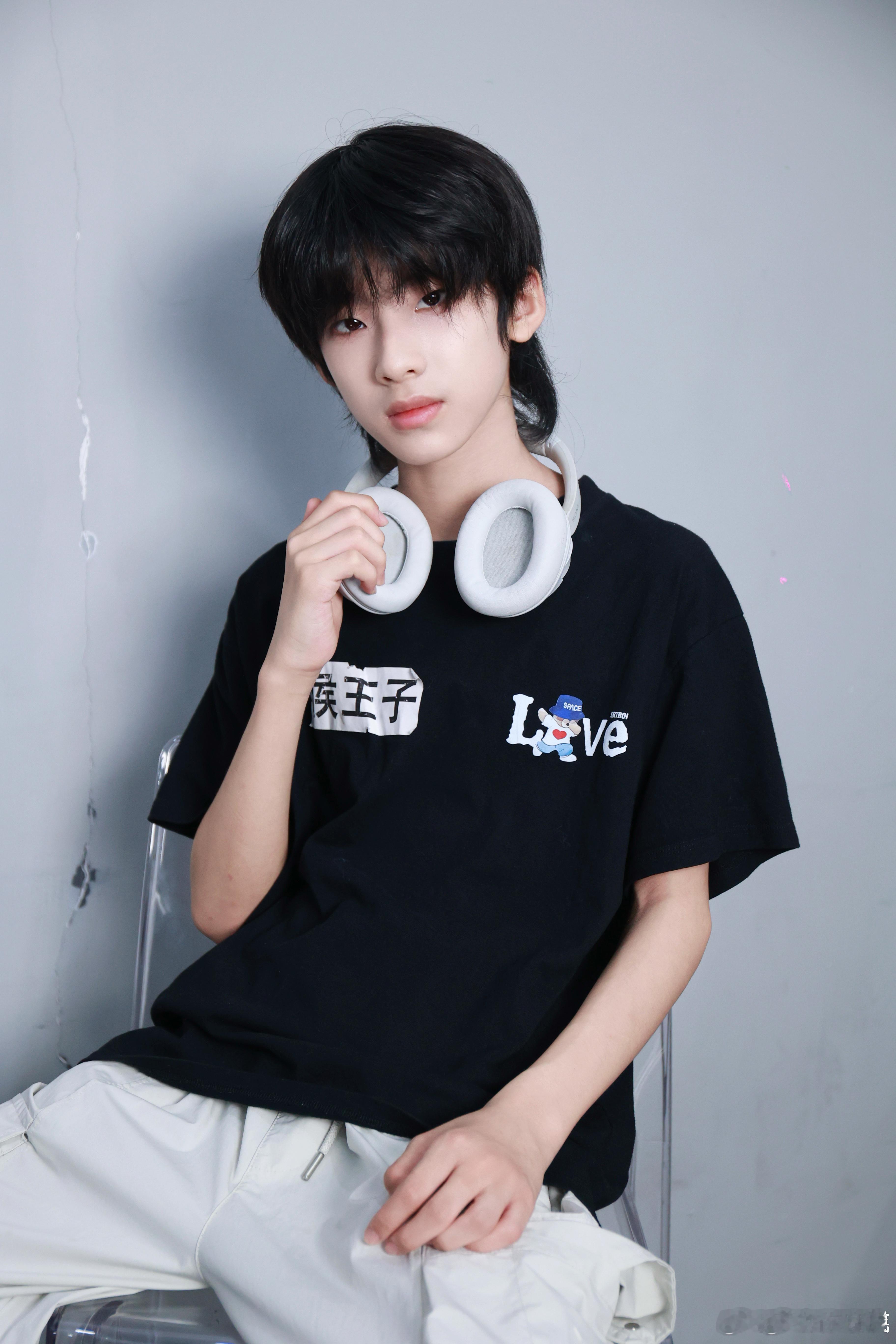 TF家族运动会二开期待大帅哥侯王子在运动会的表现呀！ 