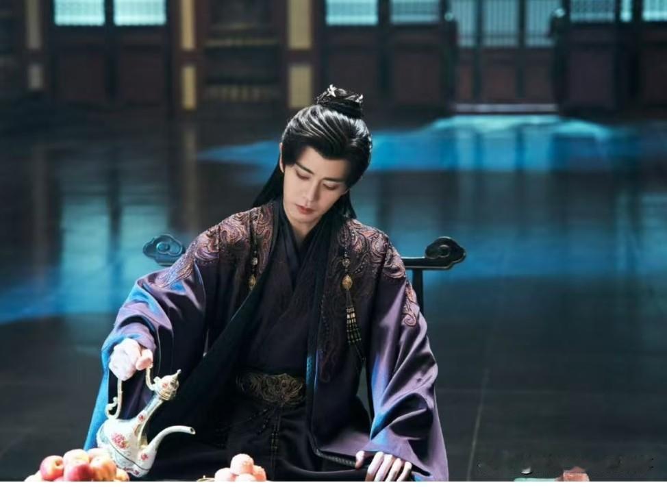 在我这里，任嘉伦妥妥的古装天花板。回看他一路的角色塑造，能清晰看到演技的成长与蜕