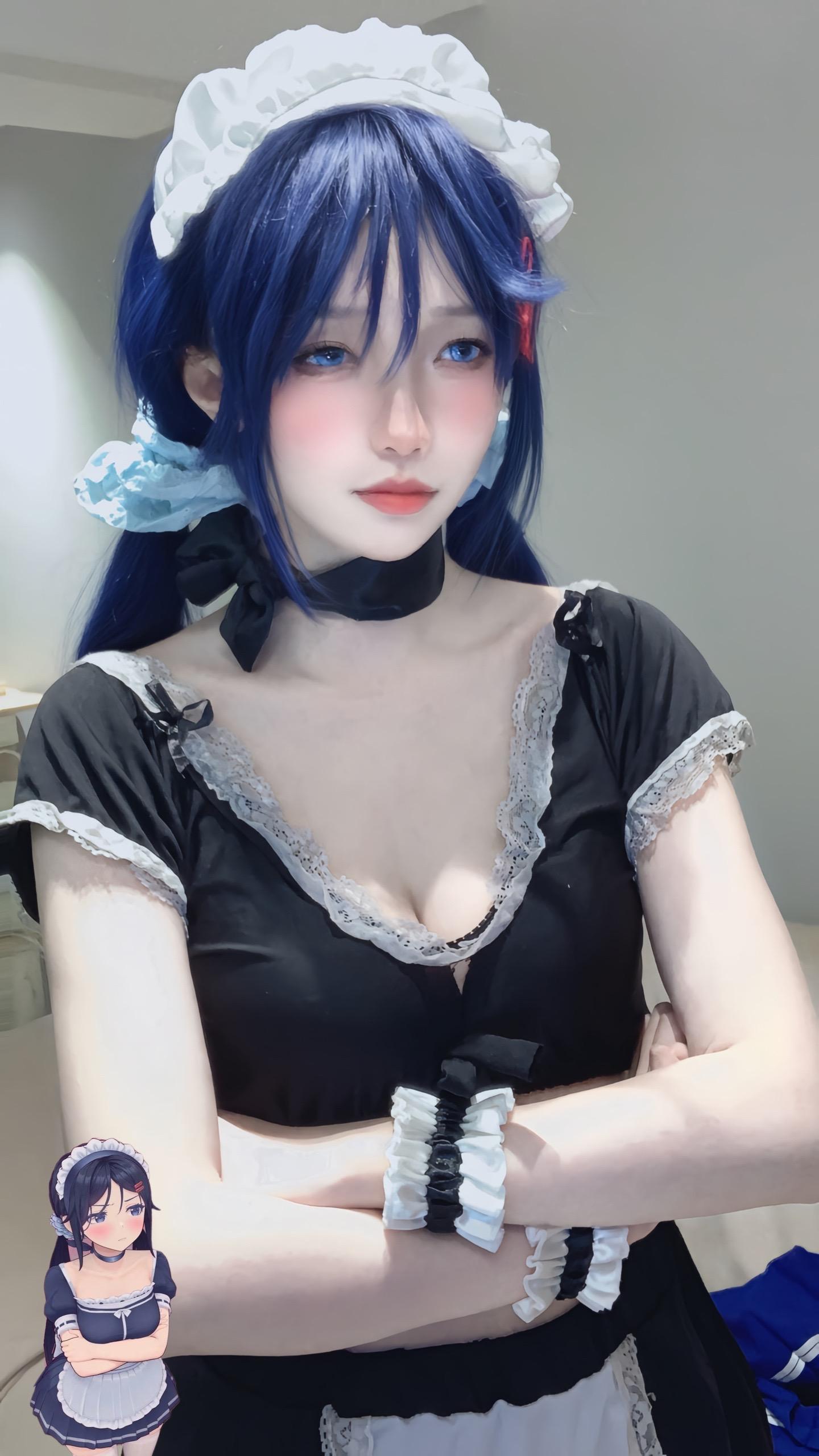 仿一下女仆装的米塔。