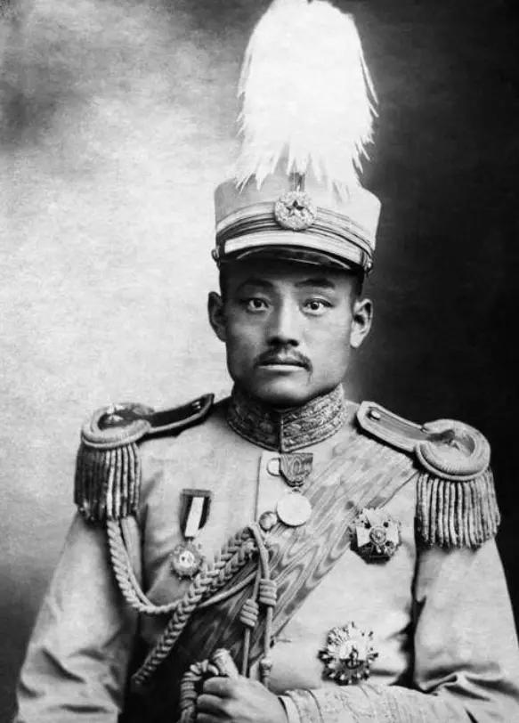 军阀张敬尧不仅残暴还很好色。1918年，他任湖南督军时，看上了曾国藩的曾孙女，美