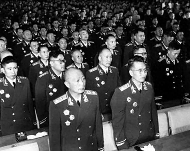 1955年他已经离休，上级考虑到他的贡献：授予中将和三枚一级勋章

“老朱啊，这