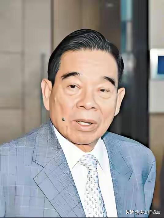 香港地产圈最近出大事啦！有个超级有钱的地产富豪，居然一下亏了163亿。这数字听着