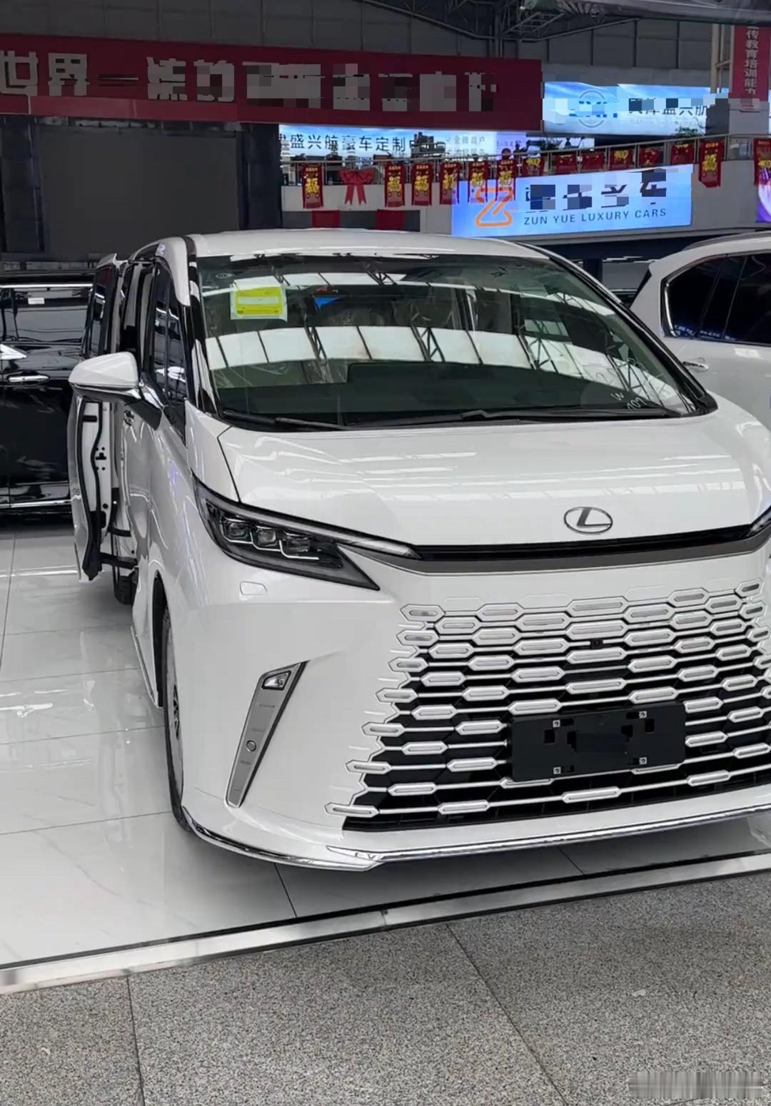 想不通现在买雷克萨斯LM500还得加价40-50万，一台其貌不扬的MPV落地将近