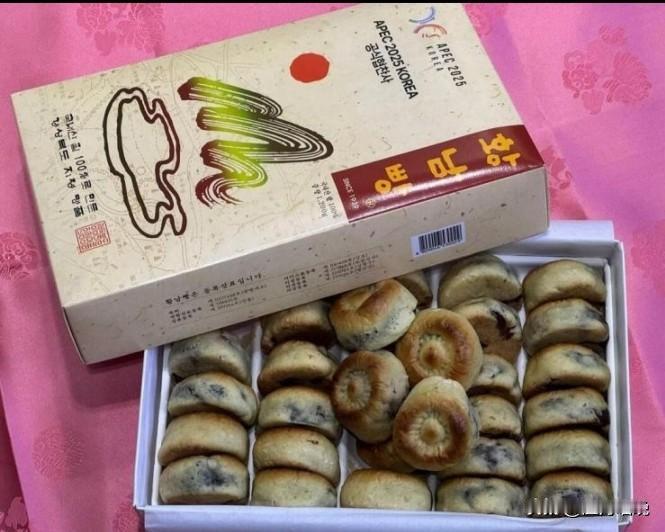 韩国向中方代表团追加赠送200箱黄南面包，并以韩食瓷器精心包装，传递出“希望您享