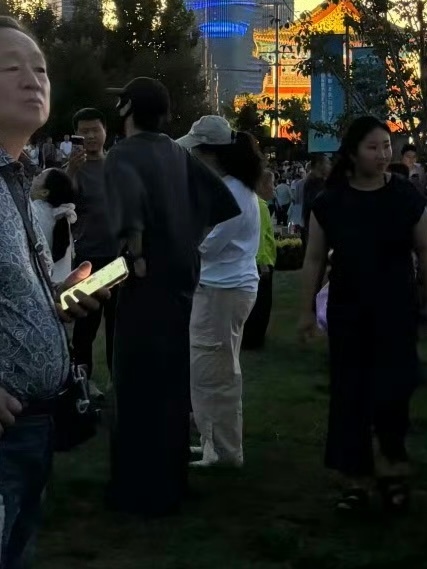 任谁看这个帽子口罩双手插袋都会以为是田雷 同化合集第一弹：缩头笑顶腮洗头丁字步嘿