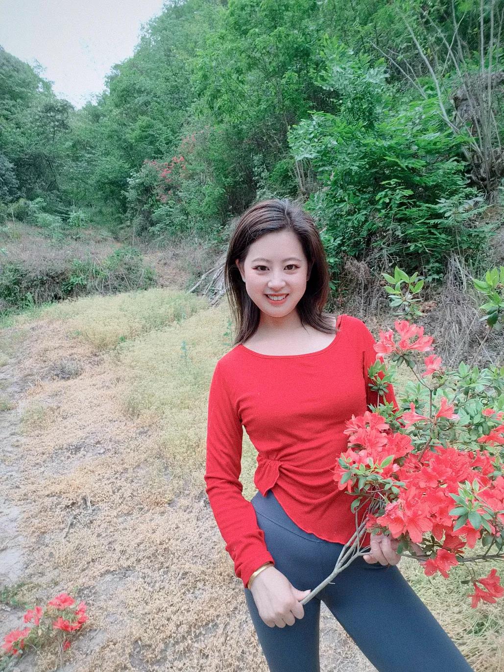 因为长得漂亮，就是爱美。