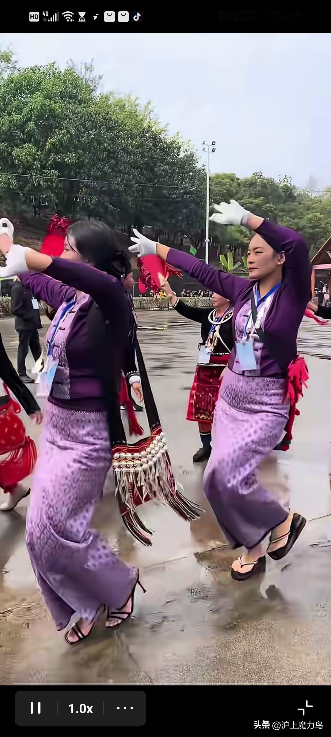 目瑙纵歌太好听了，这一首歌，带火了一个民族—景颇族！
同样是56个民族兄弟里面的